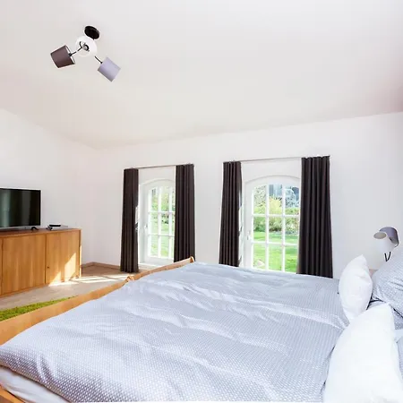 Alte Molkerei לינה וארוחת בוקר 4*